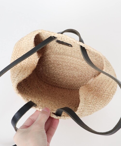かぐれ（カグレ）の「Indego Africa　MINI KEZA RAFFIA CARRYALL（かごバッグ・レディース・NATURAL・Free）」の10枚目の写真
