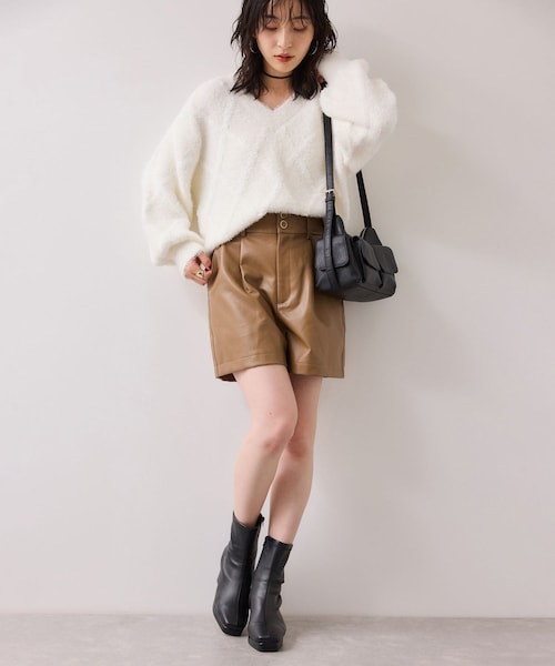 VIS(ビス)の「レザーショートパンツ(その他パンツ・レディース・ブラック/キャメル・F)」の16枚目の写真