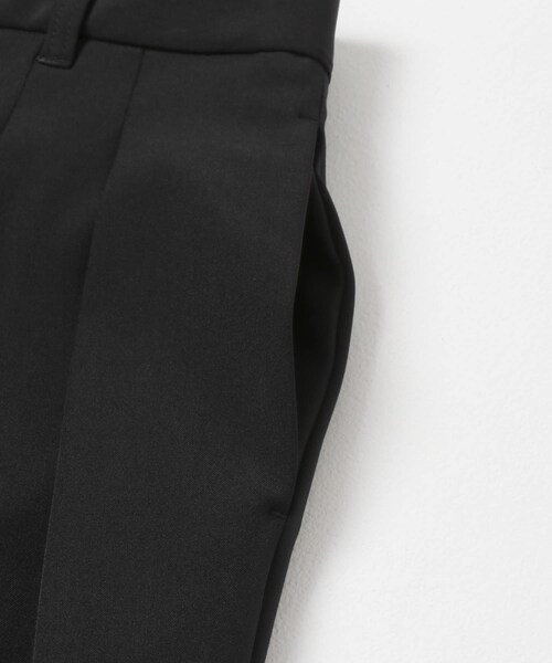 URBAN RESEARCH(アーバンリサーチ)の「『UVカット/イージーケア』ドライギャバツータックパンツ(その他パンツ・レディース・BLACK/GRAY・36/38)」の5枚目の写真