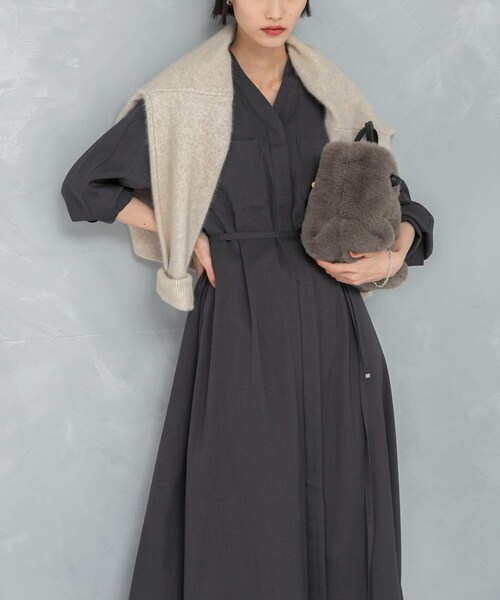 URBAN RESEARCH ROSSO（アーバンリサーチロッソ）の「ポケットデザインVネックワンピース（ワンピース・レディース・GRAY/YELLOW/CHARCOAL/GREEN・FREE）」の6枚目の写真