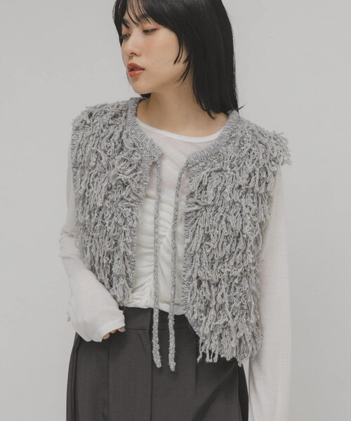 KBF(ケイビーエフ)の「ループニットベスト(ベスト・レディース・BEIGE/BROWN/CHARCOAL/GRAY・one)」の7枚目の写真