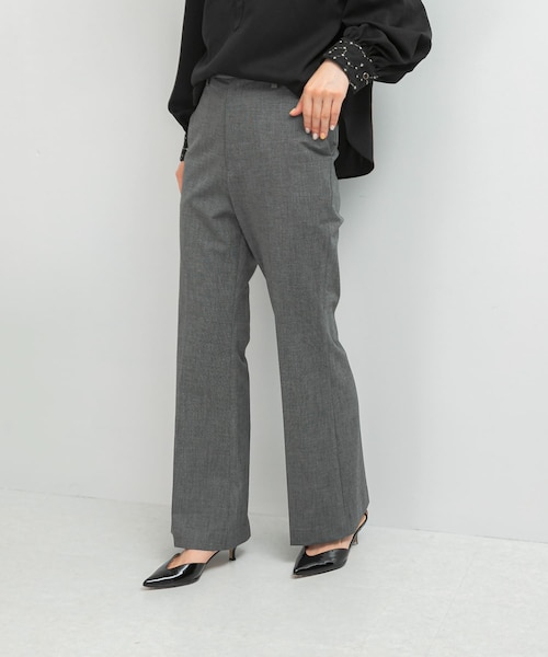 URBAN RESEARCH ROSSO（アーバンリサーチロッソ）の「防シワセミフレアパンツ（その他パンツ・レディース・GRAY/BLACK・34/36/38/40）」の2枚目の写真