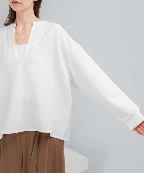 URBAN RESEARCH ROSSO（アーバンリサーチロッソ）の「Vネックジョーゼットプルオーバー（Tシャツ/カットソー・レディース・WHITE/BLACK・FREE）」の8枚目の写真
