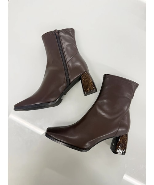 MERCURYDUO（マーキュリーデュオ）の「フェイクレザースクエアトゥストレッチショートブーツ（ブーツ・レディース・アイボリー/ブラック/ブラウン・36/38）」の5枚目の写真