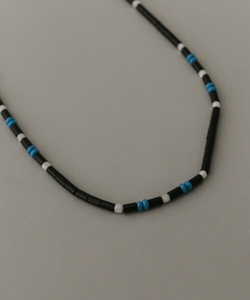 SMELLY（スメリー）の「ステンレスカラービースネックレス（ネックレス・メンズ・BK/BL・-）」の4枚目の写真
