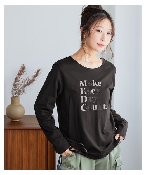 nissen（ニッセン）の「綿１００％長袖プリントTシャツ（ＵＶカット）＜大きいサイズ有＞（Tシャツ/カットソー・レディース・オフホワイト:フレンチロゴ/アイス杢:シンプルロゴ/ライムイエロー:草花/グレージュ:ネコロゴ/黒:ナンバーロゴ/モーブピンク:雑貨ロゴ/オフホワイト:ナンバーロゴ/モカグレー:クールロゴ/黒:フレンチロゴ/アイス杢:フォトねこ/ラズベリーピンク:フレンチ/杢グレー:ネコだらけ/チャコールグレー:袖ロゴ/ボルドー:ロゴ花/ネイビー:ハート/オフホワイト:ブロックロゴ/黒:レタリングロゴ/グレイッシュブルー:ほのぼのネコ/モカベージュ:胸つむネコ/チャコール:アーチロゴ・S/M/L/LL/3L）」の11枚目の写真