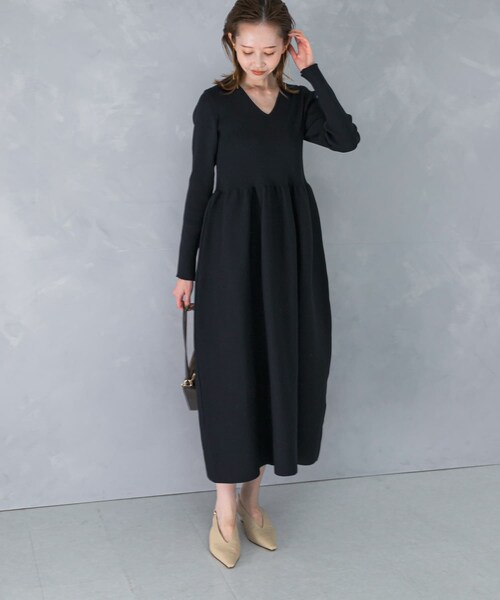 URBAN RESEARCH ROSSO（アーバンリサーチロッソ）の「『WEB/一部店舗限定』フォルムシルエットVネックリブワンピース（ワンピース・レディース・MOCHA/DARK RED/NAVY・36/38）」の4枚目の写真