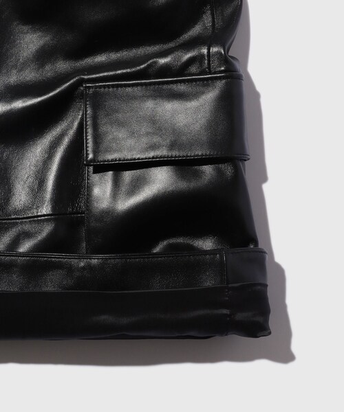 ADAM ET ROPE'（アダムエロペ）の「【TONYWACK/トニーウェック】LAMB LEATHER CARGO SHORTS（カーゴパンツ・メンズ・ブラック・M）」の8枚目の写真
