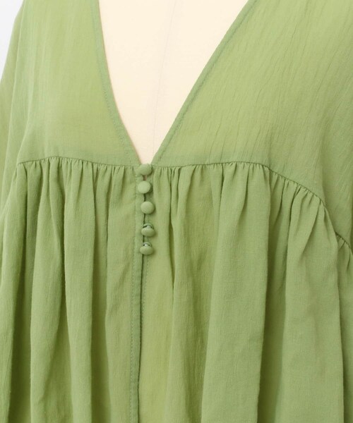 URBAN RESEARCH ROSSO（アーバンリサーチロッソ）の「ボリュームギャザーブラウス（シャツ/ブラウス・レディース・white/matcha・FREE）」の18枚目の写真