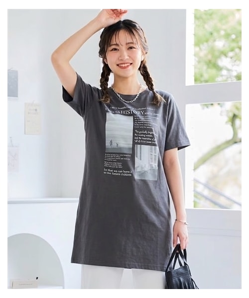 nissen（ニッセン）の「大きいサイズ　【ひんやりコットン】綿１００％ＡラインプリントチュニックＴシャツ（接触冷感・UVカット）（チュニック・レディース・黒(フォトフラワー)/ねこ:セージグリーン/くま:黒/シンプルロゴ:モカベージュ/アメカジ:ネイビー/オーシャン:ネイビー/ドーナツ:オートミール/バンダナ:カーキ/スニーカー:クリーム/フォト風景:チャコールグレー/黒(グラフィック)/オフホワイト(ネコ)/チャコール(モノクロスィーツ)/ネイビー(ハワイ)/グレージュ(ロゴ)(新色)/アイボリー(花瓶)/ミント(鳥)/ピンク(パンダ)/カーキ(サークルロゴ)・L/LL/3L/4L/5L/6L/8L/10L）」の5枚目の写真