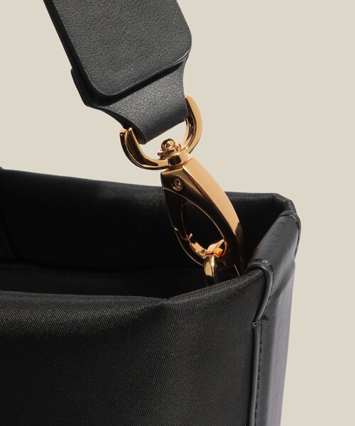 ROPE'（ロペ）の「【E'POR】【撥水加工・超軽量】 BOAT BAG Medium（トートバッグ・レディース・ブラック/キナリ・F）」の11枚目の写真