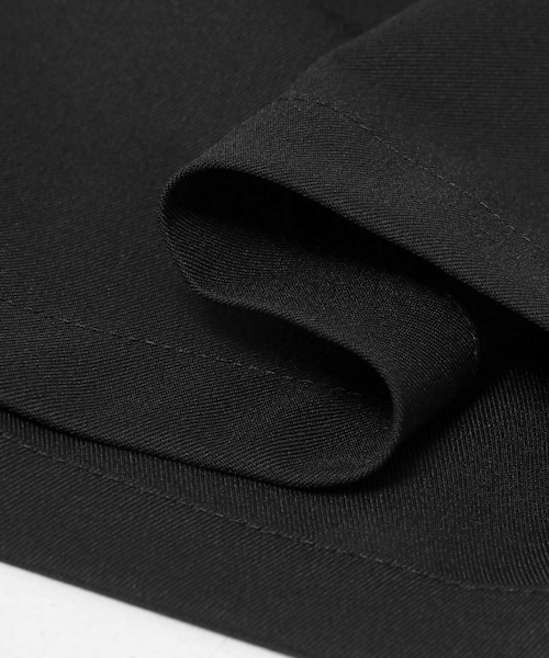 EKAL(エカル)の「White Mountaineering 8 TUCK WIDE SHORT PANTS(その他パンツ・メンズ・BLACK/CHARCOAL/KHAKI・2/3)」の9枚目の写真