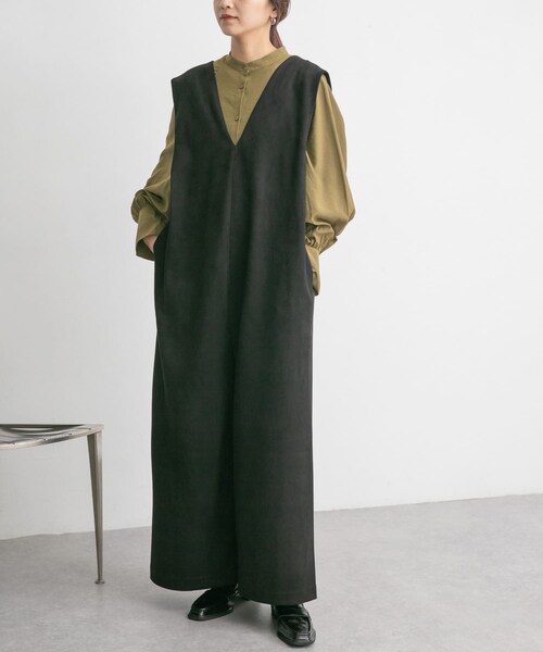 KBF（ケイビーエフ）の「ショルダータックスエードサロペット（サロペット/オーバーオール・レディース・BEIGE/BLACK・36/38）」の7枚目の写真