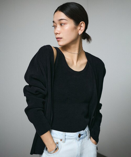 ADAM ET ROPE'（アダムエロペ）の「ブラパッド付タンクトップ-CreamyCotton /クリーミーコットン-（タンクトップ・レディース・ブラック/オフホワイト/グリーン・F）」の2枚目の写真