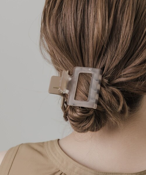 SMELLY（スメリー）の「スクエアマットカラーバンス（バレッタ/ヘアクリップ・レディース・BEG/BLU・-）」の5枚目の写真