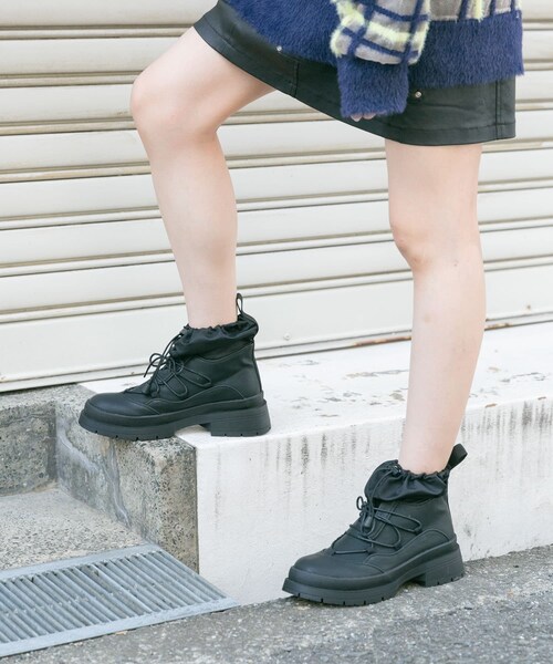 KBF（ケイビーエフ）の「タンクソールワークブーツ（ブーツ・レディース・BLACK/BEIGE・23.5/24/24.5）」の19枚目の写真