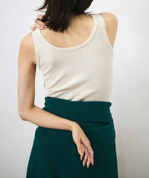 ADAM ET ROPE'（アダムエロペ）の「ブラパッド付タンクトップ-CreamyCotton /クリーミーコットン-（タンクトップ・レディース・ブラック/オフホワイト/グリーン・F）」の14枚目の写真