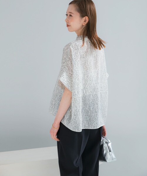 URBAN RESEARCH ROSSO（アーバンリサーチロッソ）の「『WEB/一部店舗限定』ウォッシャブルドットフリルネックブラウス（シャツ/ブラウス・レディース・OFF DOT/KHAKI DOT/BLACK DOT・Free）」の6枚目の写真