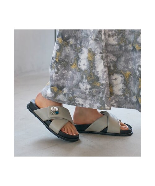 carino(カリーノ)の「モード エ ジャコモ カリーノ MODE ET JACOMO carino ビジューフットベッドサンダル (サンダル・レディース・GY/LV・S/22.5cm/M/23.5cm/L/24.5cm/LL/25cm)」の5枚目の写真