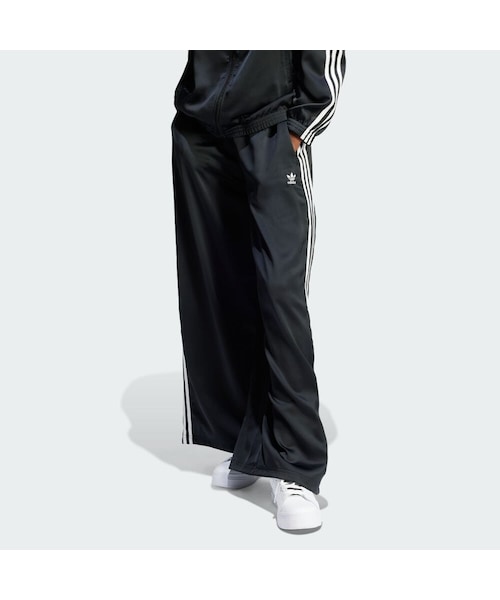 adidas（アディダス）の「アディカラー サテン ワイドレッグ トラック