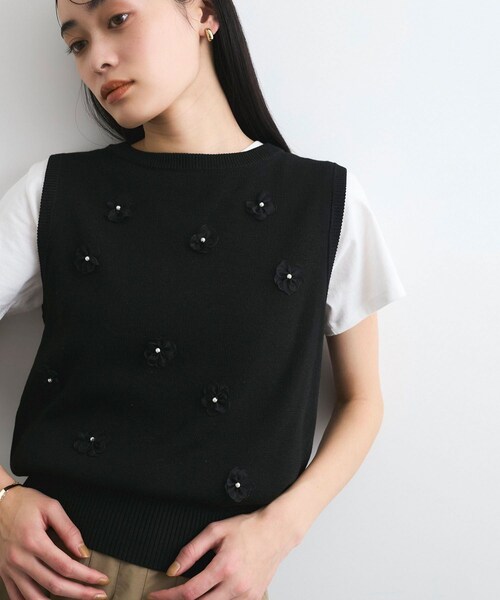 VIS（ビス）の「フラワーモチーフニットベスト（ベスト・レディース・ブラック/ライトグレー/オフホワイト・F）」の2枚目の写真