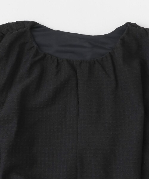 ITEMS URBANRESEARCH（アイテムズ アーバンリサーチ）の「バルーンスリーブノースリブラウス（シャツ/ブラウス・レディース・OFF/OFF×BLK/BLK・FREE）」の22枚目の写真