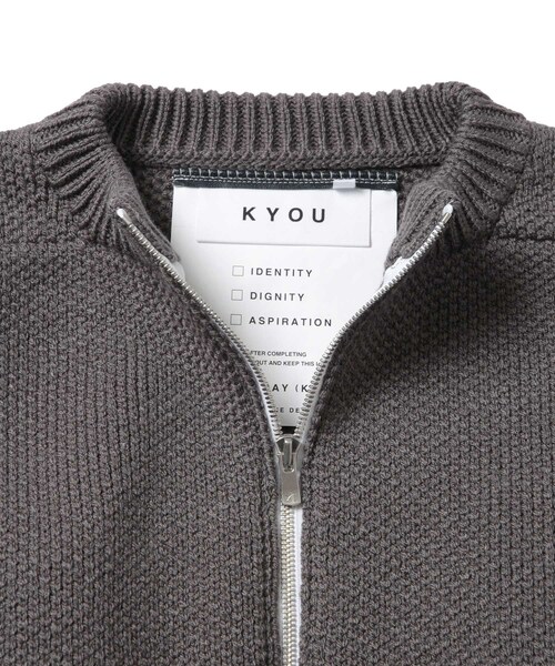 ADAM ET ROPE'(アダムエロペ)の「【KYOU/キョウ】WOOD Bulky Yarn Military Cardigan(カーディガン/ボレロ・メンズ・グレー・2)」の4枚目の写真