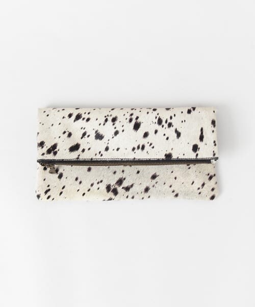 URBAN RESEARCH DOORS（アーバンリサーチドアーズ）の「ハラコクラッチ（クラッチバッグ・レディース・ゼブラ/ダルメシアン・one）」の2枚目の写真