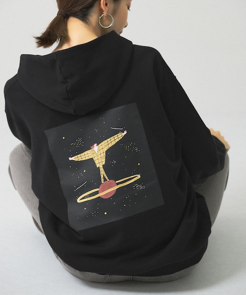 KBF（ケイビーエフ）の「Aki Ishibashiコラボフーディー（パーカー・レディース・Flower/Saturn・one）」の2枚目の写真