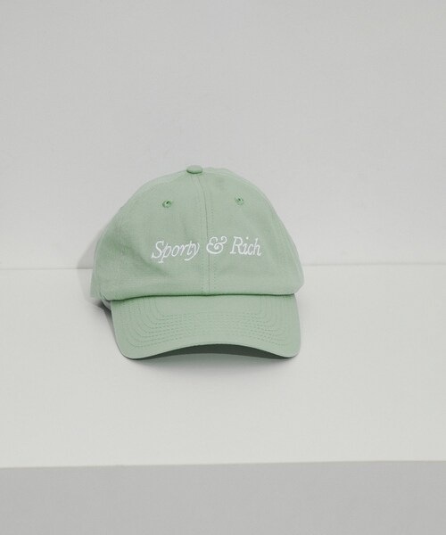 ADAM ET ROPE'（アダムエロペ）の「【SPORTY&RICH】ITALIC LOGO HAT（キャップ・レディース・グリーン・F）」の2枚目の写真