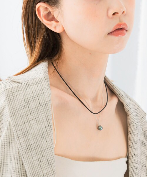 URBAN RESEARCH ROSSO（アーバンリサーチロッソ）の「Favorible　Black Pearl Combi Necklace（ネックレス・レディース・SIL×BLK・FREE）」の2枚目の写真