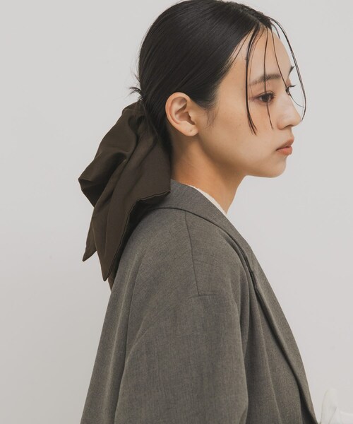 KBF（ケイビーエフ）の「サテンシュシュ(特大)（ヘアゴム・レディース・BEIGE/D.KHAKI・One）」の10枚目の写真
