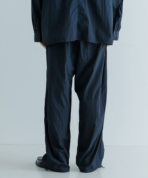 URBAN RESEARCH(アーバンリサーチ)の「ATON HANDDYED NYLONOVER PANTS(その他パンツ・メンズ・075 NAVY/105 BLK・4/6)」の16枚目の写真