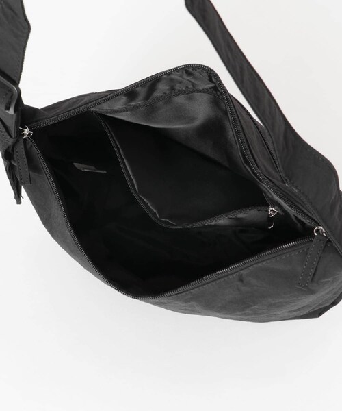 URBAN RESEARCH DOORS(アーバンリサーチドアーズ)の「ウォッシャブルミニショルダー(ショルダーバッグ・レディース・BLACK/L.BEIGE・One)」の8枚目の写真