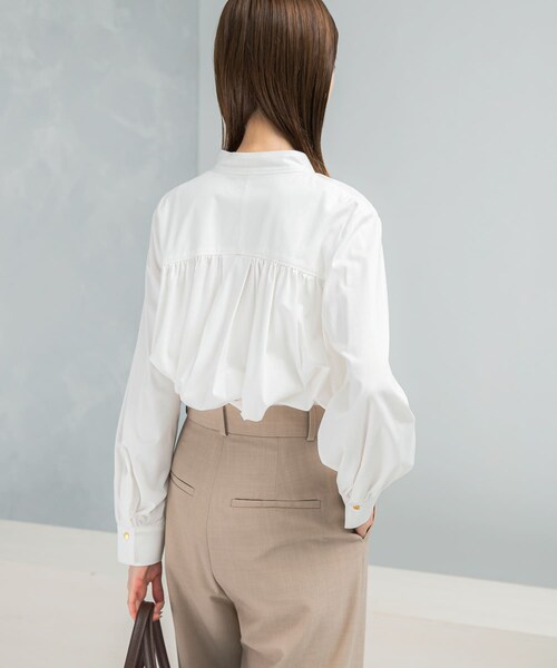 URBAN RESEARCH ROSSO（アーバンリサーチロッソ）の「『WEB限定』デザインボタンカットソーブラウス（シャツ/ブラウス・レディース・OFF WHITE/NAVY・FREE）」の5枚目の写真