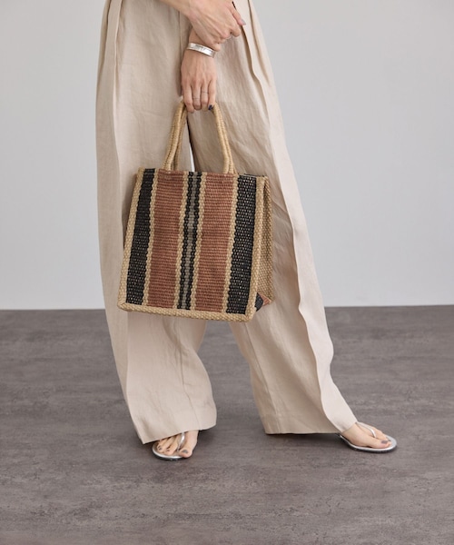 ADAM ET ROPE'（アダムエロペ）の「【MAISON BENGAL（メゾンベンガル）】Small Jute BoxTote（トートバッグ・レディース・ダークブラウン系・F）」の3枚目の写真