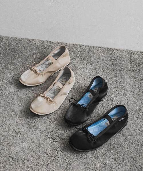 URBAN RESEARCH DOORS(アーバンリサーチドアーズ)の「Rockfish Weatherwear WISLEY SCRUNCH FLAT(バレエシューズ・レディース・BLACK/BEIGE・23.5/24/24.5)」の7枚目の写真