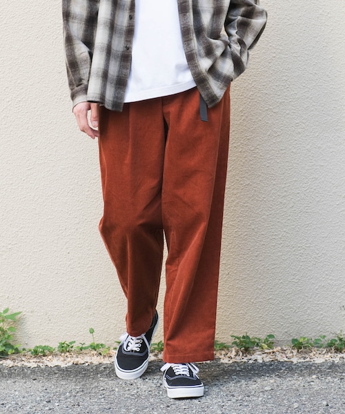URBAN RESEARCH DOORS（アーバンリサーチドアーズ）の「ウェビングベルトコーデュロイトラウザー（その他パンツ・メンズ・CHARCOAL/MOCHA/TERRACOTTA・S/M/L）」の3枚目の写真
