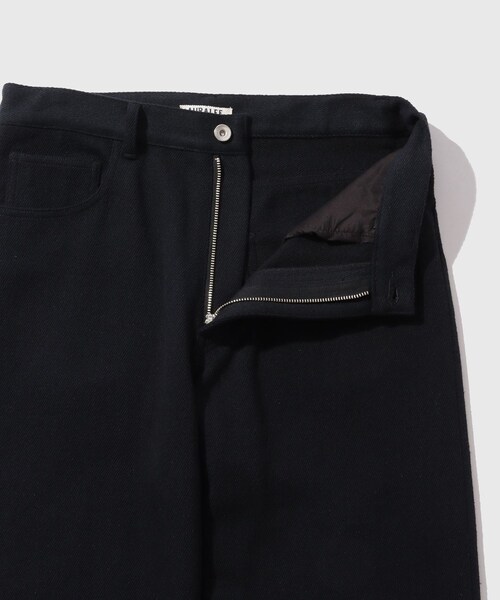 ADAM ET ROPE'（アダムエロペ）の「【AURALEE/オーラリー】SILK NEP DENIM 5P WIDE PANTS（その他パンツ・メンズ・ブラック/キナリ・3/4/5）」の10枚目の写真