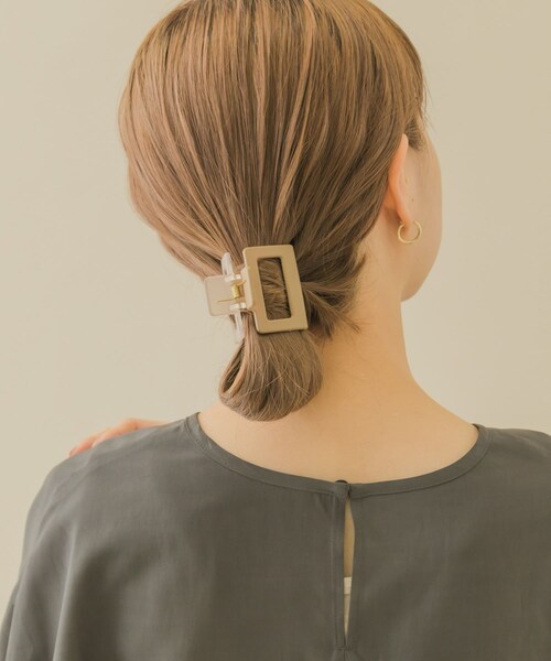 SMELLY（スメリー）の「スクエアマットカラーバンス（バレッタ/ヘアクリップ・レディース・BEG/BLU・-）」の12枚目の写真