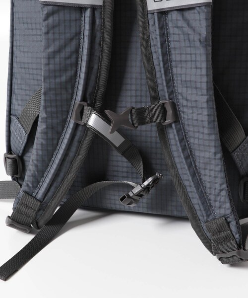 URBAN RESEARCH DOORS（アーバンリサーチドアーズ）の「GOLITE　ION 23L PACK（バックパック/リュック・メンズ・BLACK OUT/CASTLEROCK・one）」の9枚目の写真