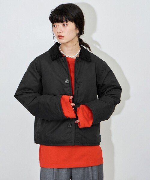 ADAM ET ROPE'(アダムエロペ)の「【LAVENHAM for ADAM ET ROPE'】別注 SQUARE HEM RAYDON(ナイロンジャケット・レディース・ブラック/ベージュ・F)」の9枚目の写真