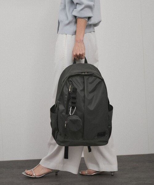 ADAM ET ROPE'(アダムエロペ)の「【WEB限定】ラウンドポーチ&エコバッグ付きリュック(バックパック/リュック・レディース・ブラック/グレー/グレー系・F)」の7枚目の写真
