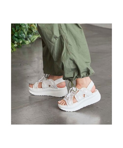 noyau(ノヤウ)の「ノヤウ noyau プラットフォームメッシュサンダル (サンダル・レディース・BL/WH/BGC・S/22.5cm/M/23.5cm/L/24.5cm/LL/25cm)」の4枚目の写真