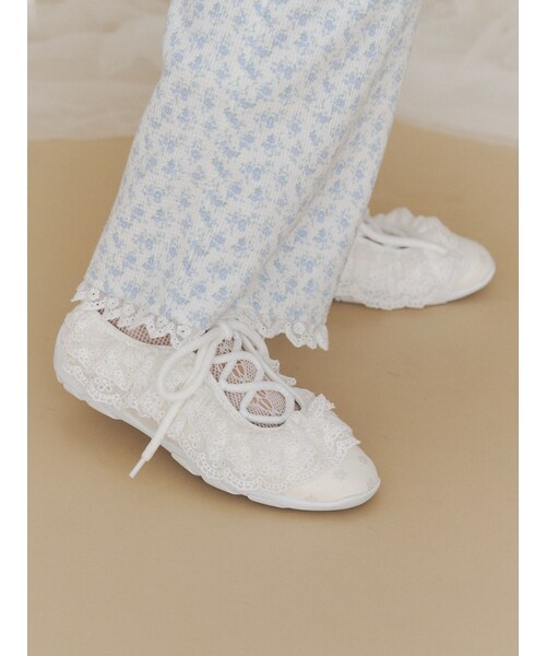 merry jenny（メリージェニー）の「Frill Ballet Sneakers（スニーカー・レディース・オフホワイト/アイボリー/ブラック/ミントグリーン・M/L）」の2枚目の写真