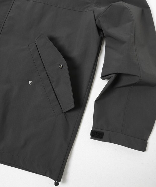 ITEMS URBANRESEARCH（アイテムズ アーバンリサーチ）の「ナイロンスタンドネックミリタリーブルゾン（ブルゾン・メンズ・BLACK/GREIGE/KHAKI・M/L）」の7枚目の写真