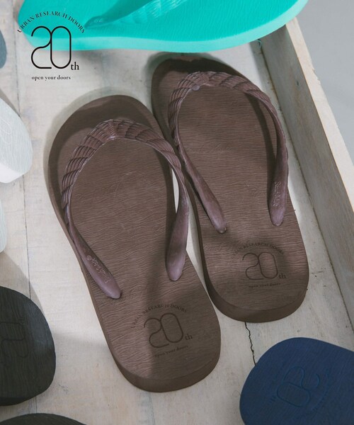 URBAN RESEARCH DOORS（アーバンリサーチドアーズ）の「『別注』BEACH WALK×DOORS　20th ビーチサンダル（サンダル・メンズ・White/Black/Gray/Mint/Brown/Navy Blue・25/26/27/28）」の4枚目の写真