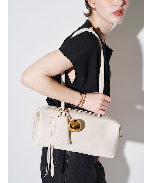 ELENDEEK（エレンディーク）の「FRINGE BOSTON BAG（ボストンバッグ・レディース・アイボリー/ブラック/ボルドー・F）」の2枚目の写真