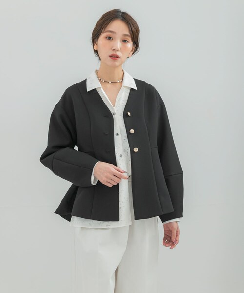 URBAN RESEARCH ROSSO（アーバンリサーチロッソ）の「『WEB限定』デザインボタンペプラムツイルジャケット（ノーカラージャケット・レディース・IVORY/BLACK・Free）」の18枚目の写真