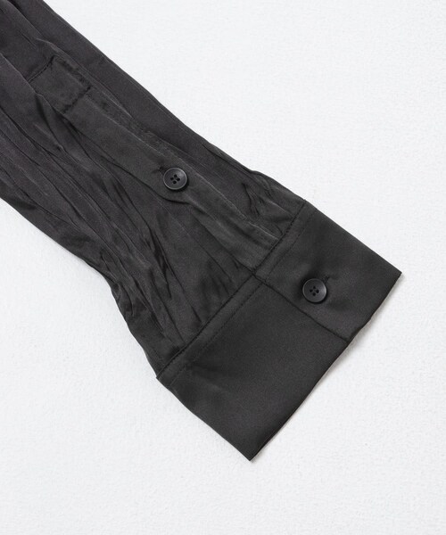 URBAN RESEARCH（アーバンリサーチ）の「Studio Doe　SATIN PLEATED SHIRTS（シャツ/ブラウス・レディース・BLACK/GREY/CREAM・S/M）」の8枚目の写真
